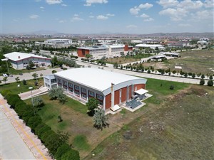 Aksaray Üniversitesi Yarı Olimpik Yüzme Havuzu